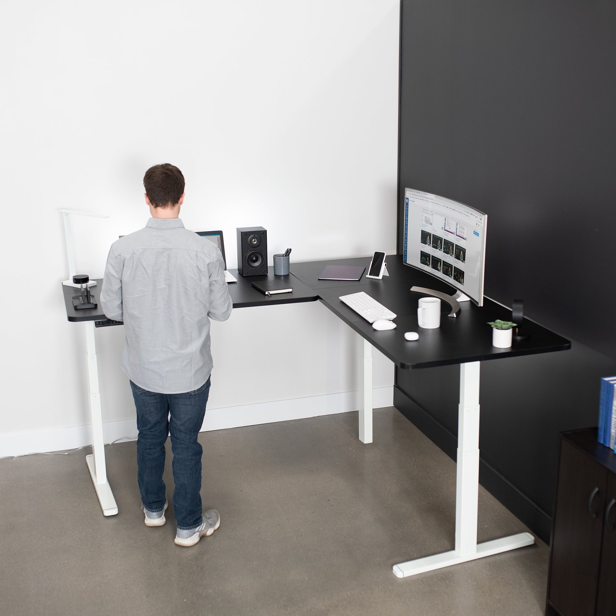 Sit or stand, 3-stage column, heavy-duty, L-shaped corner desk from VIVO.