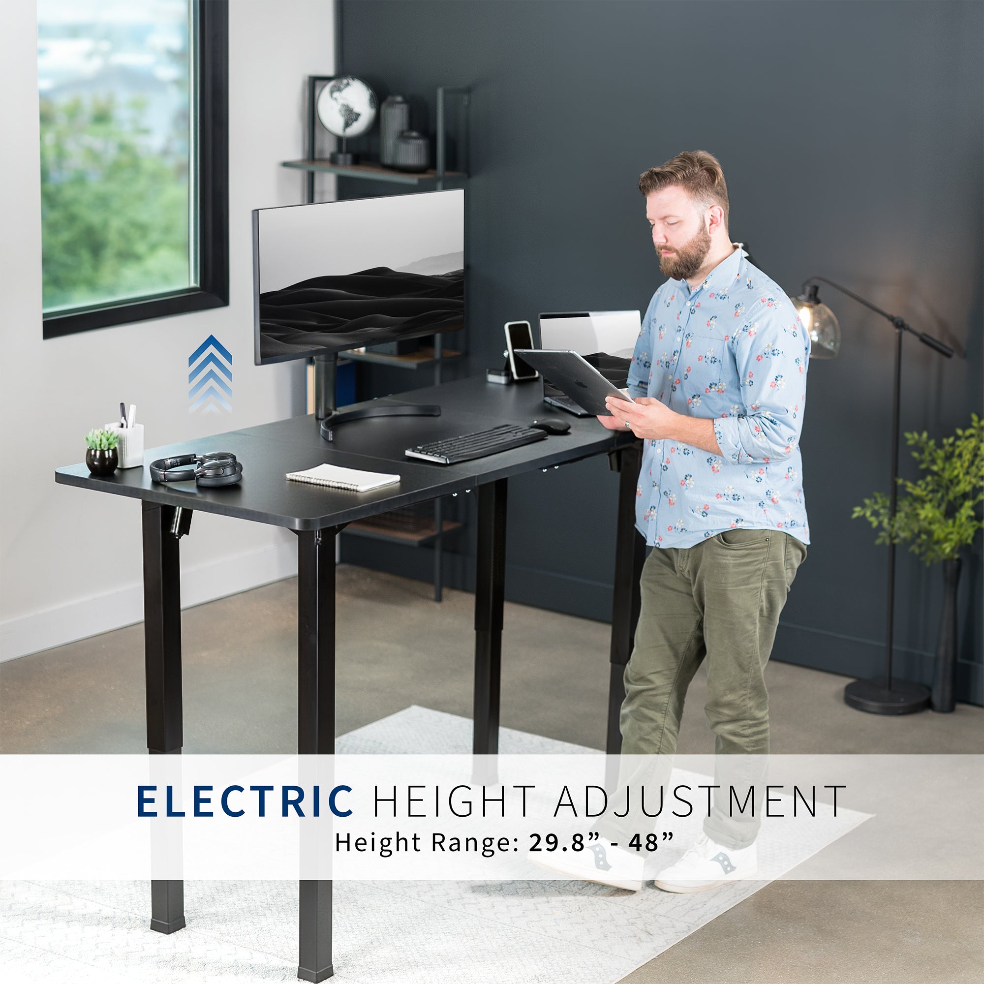 Heavy-duty electric desk with sturdy 4-leg design. Height adjustment with 3-setting memory controller for an active workstation.