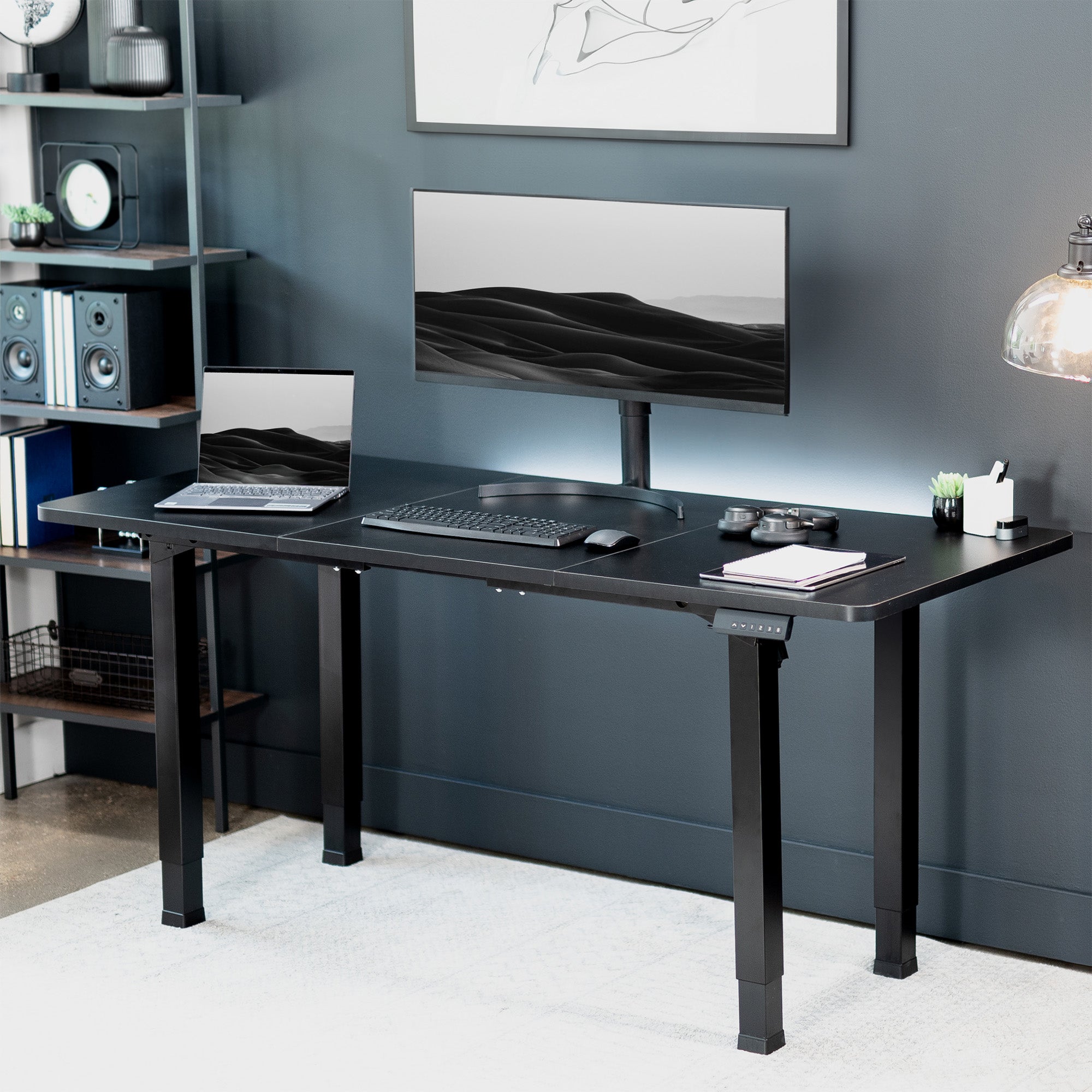 Heavy-duty electric desk with sturdy 4-leg design. Height adjustment with 3-setting memory controller for an active workstation.